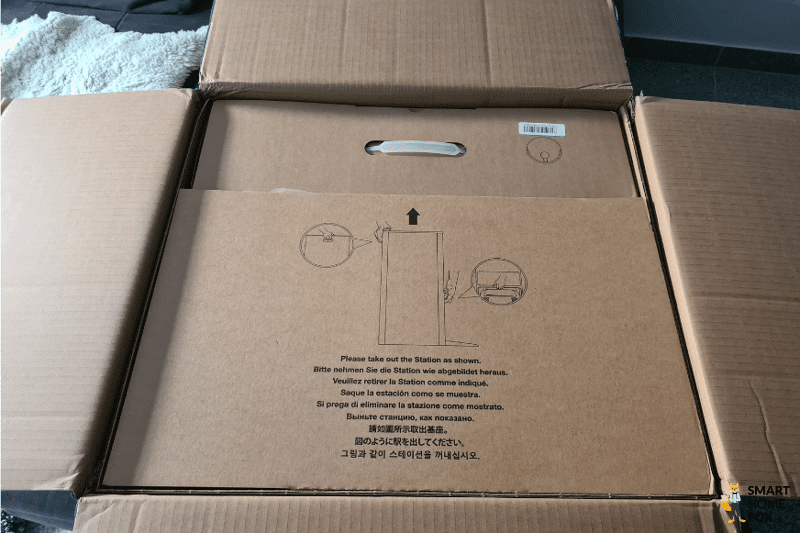 Die Organisation der Verpackung des Ecovacs Deebot X1 Turbo ist zu sehen